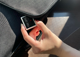 ケースの外ポケットに